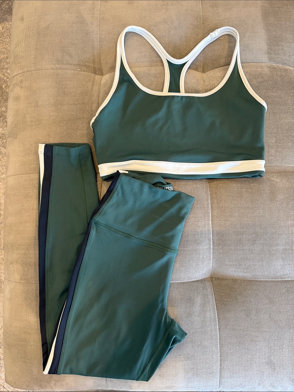 Splits59 Green Leggings with Matching Sports Bra and Cream Trim Size medium